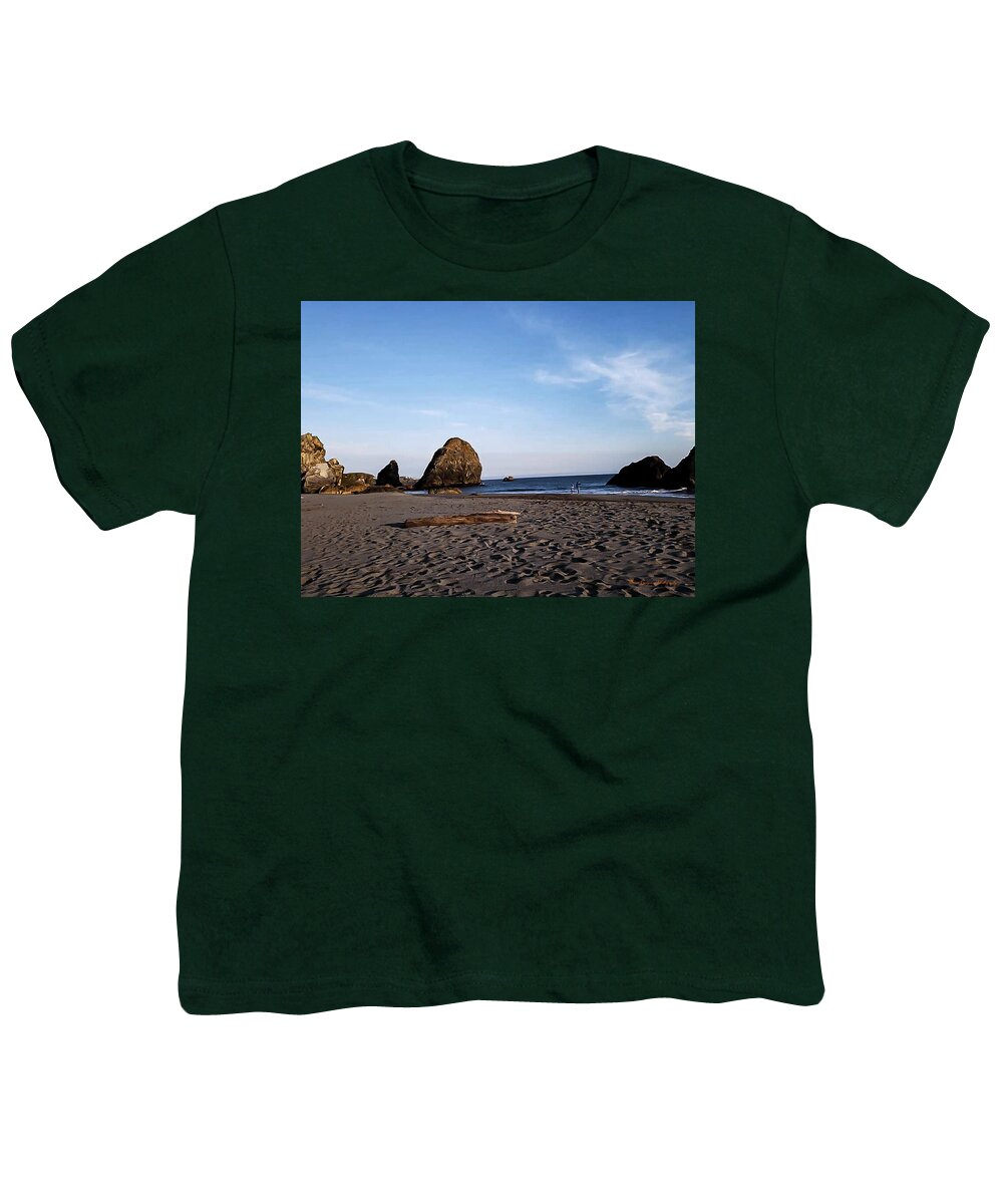 At the beach 4 - Youth T-Shirt