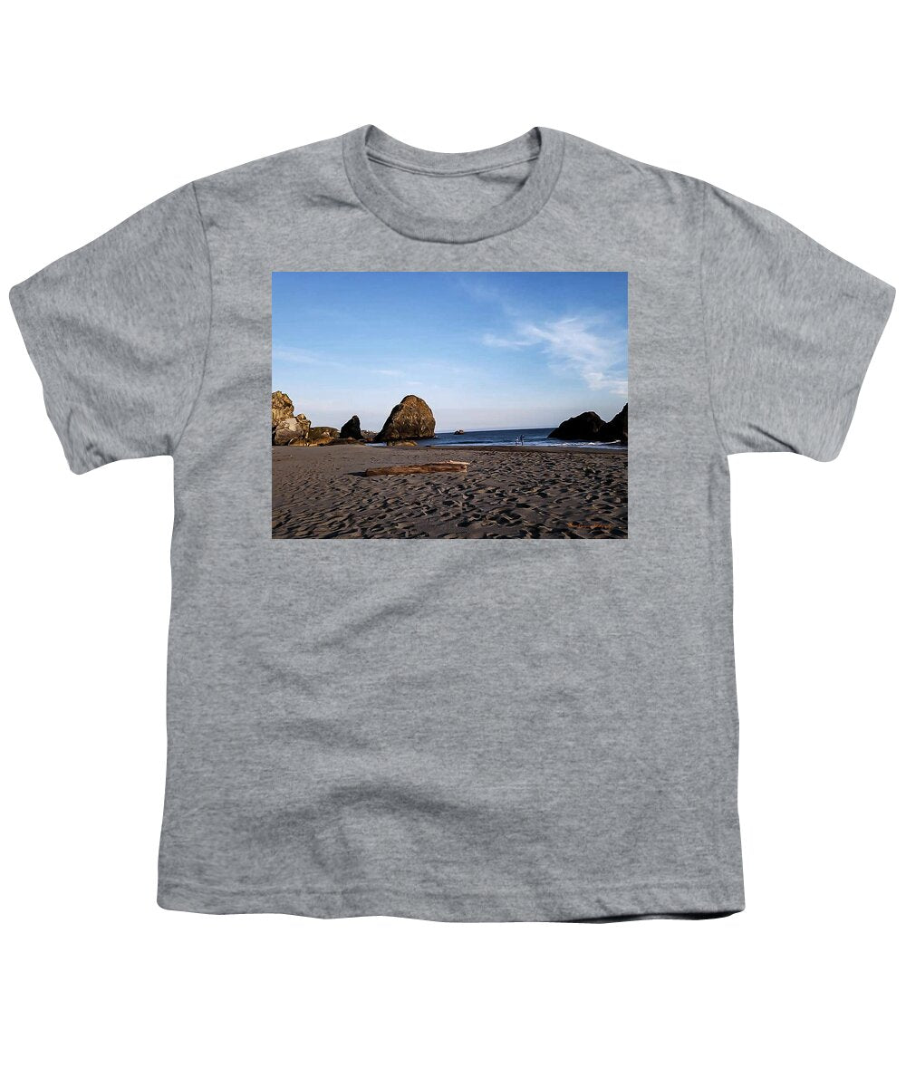 At the beach 4 - Youth T-Shirt