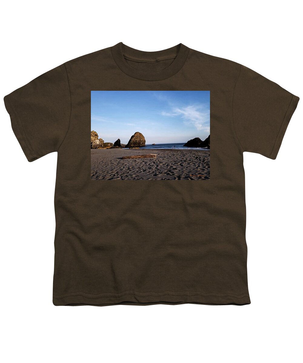 At the beach 4 - Youth T-Shirt