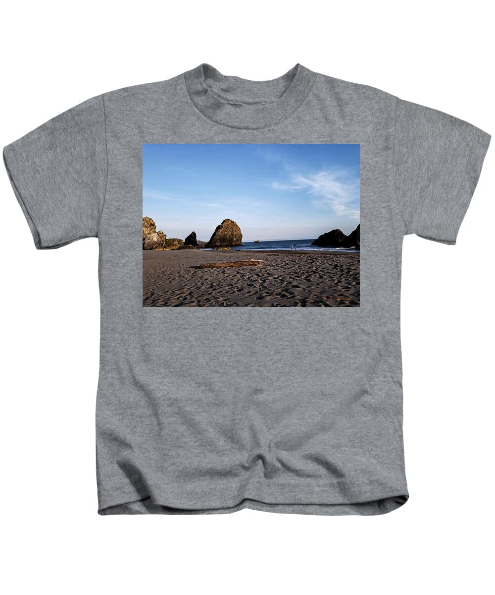 At the beach 4 - Kids T-Shirt