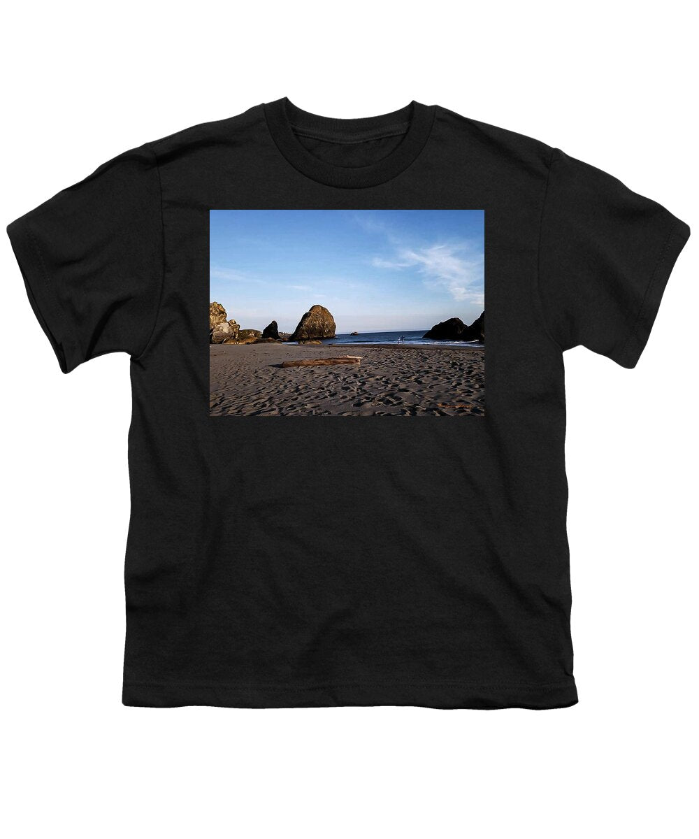 At the beach 4 - Youth T-Shirt