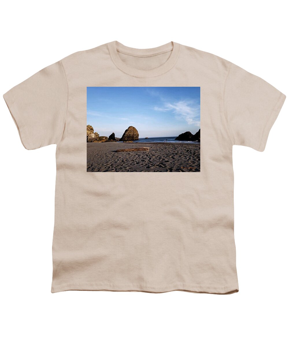 At the beach 4 - Youth T-Shirt