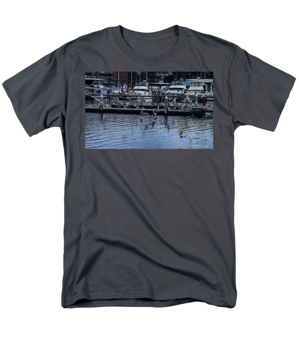 Birds at the Dock - Men's T-Shirt (Regular Fit)