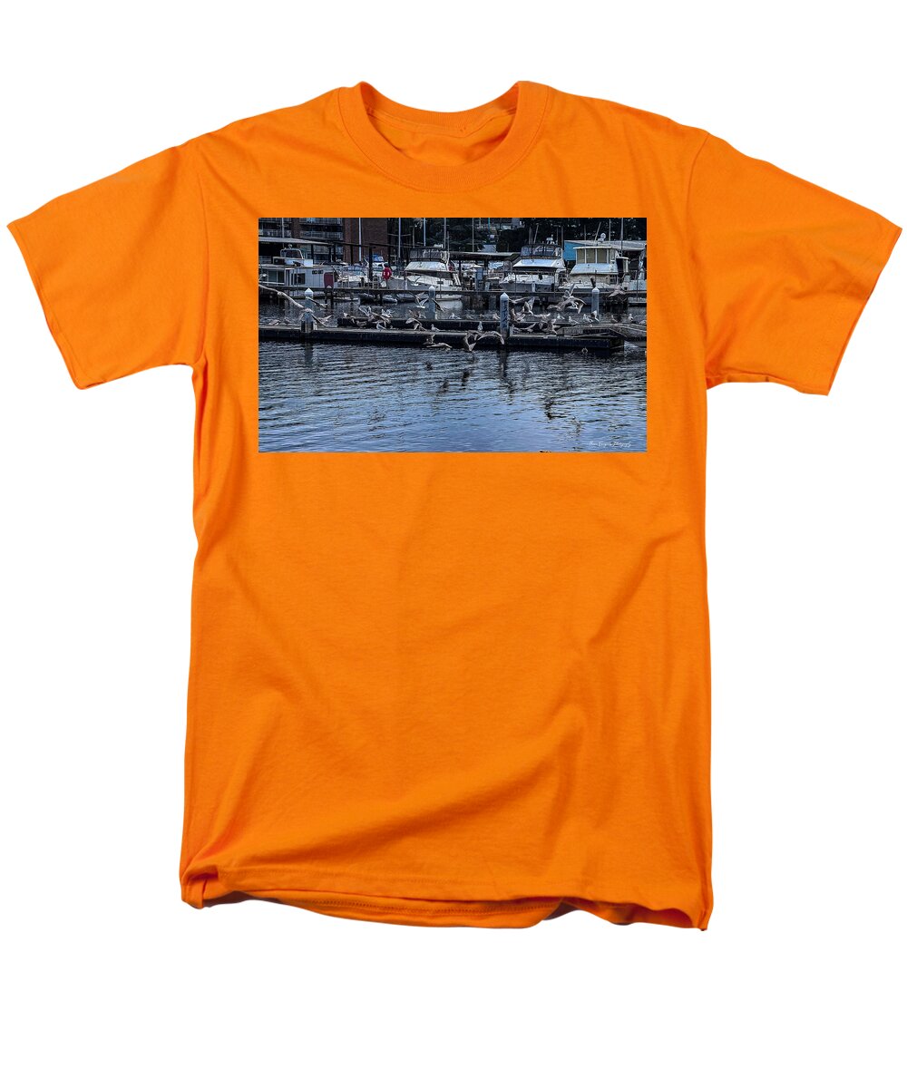 Birds at the Dock - Men's T-Shirt (Regular Fit)