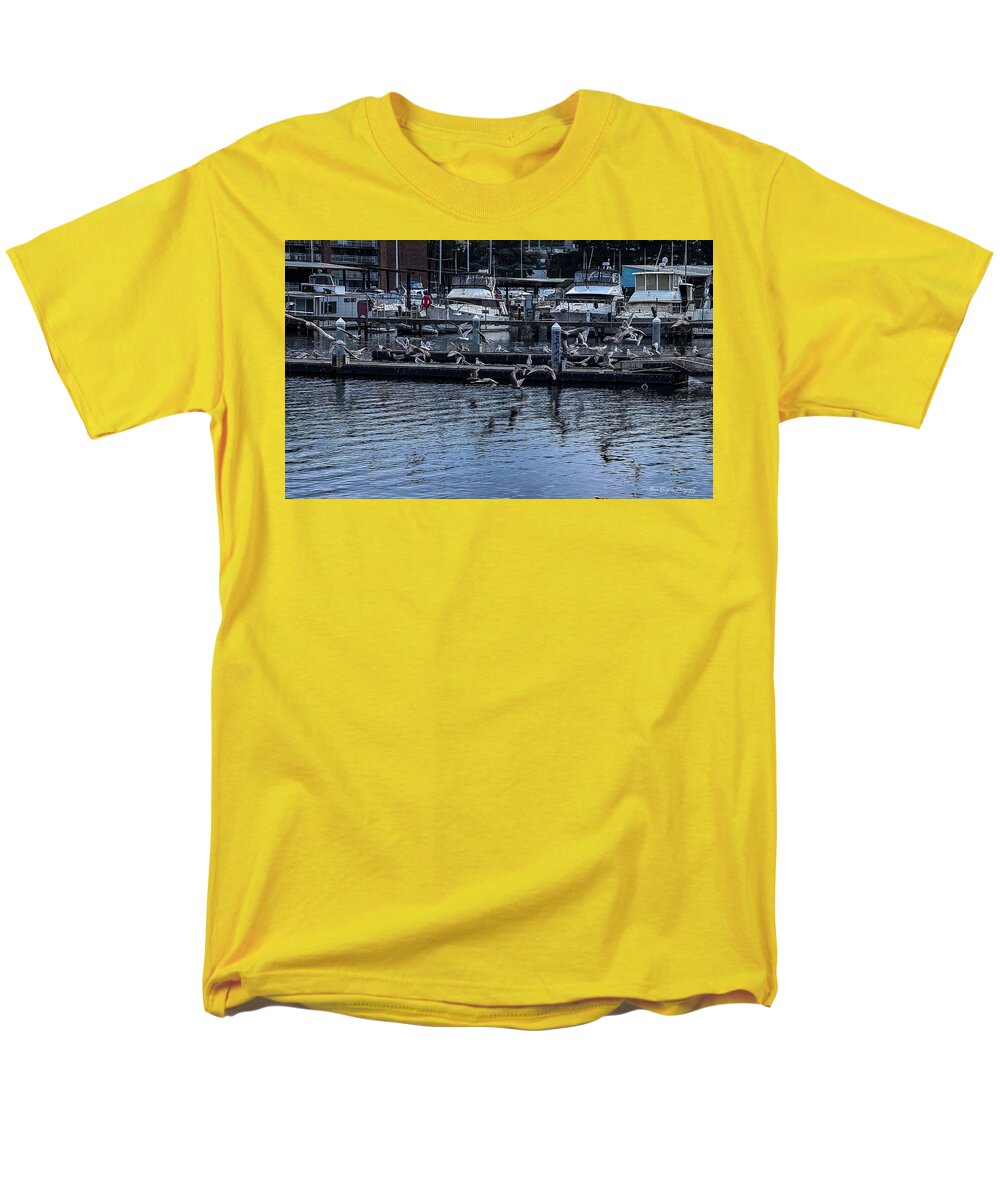 Birds at the Dock - Men's T-Shirt (Regular Fit)