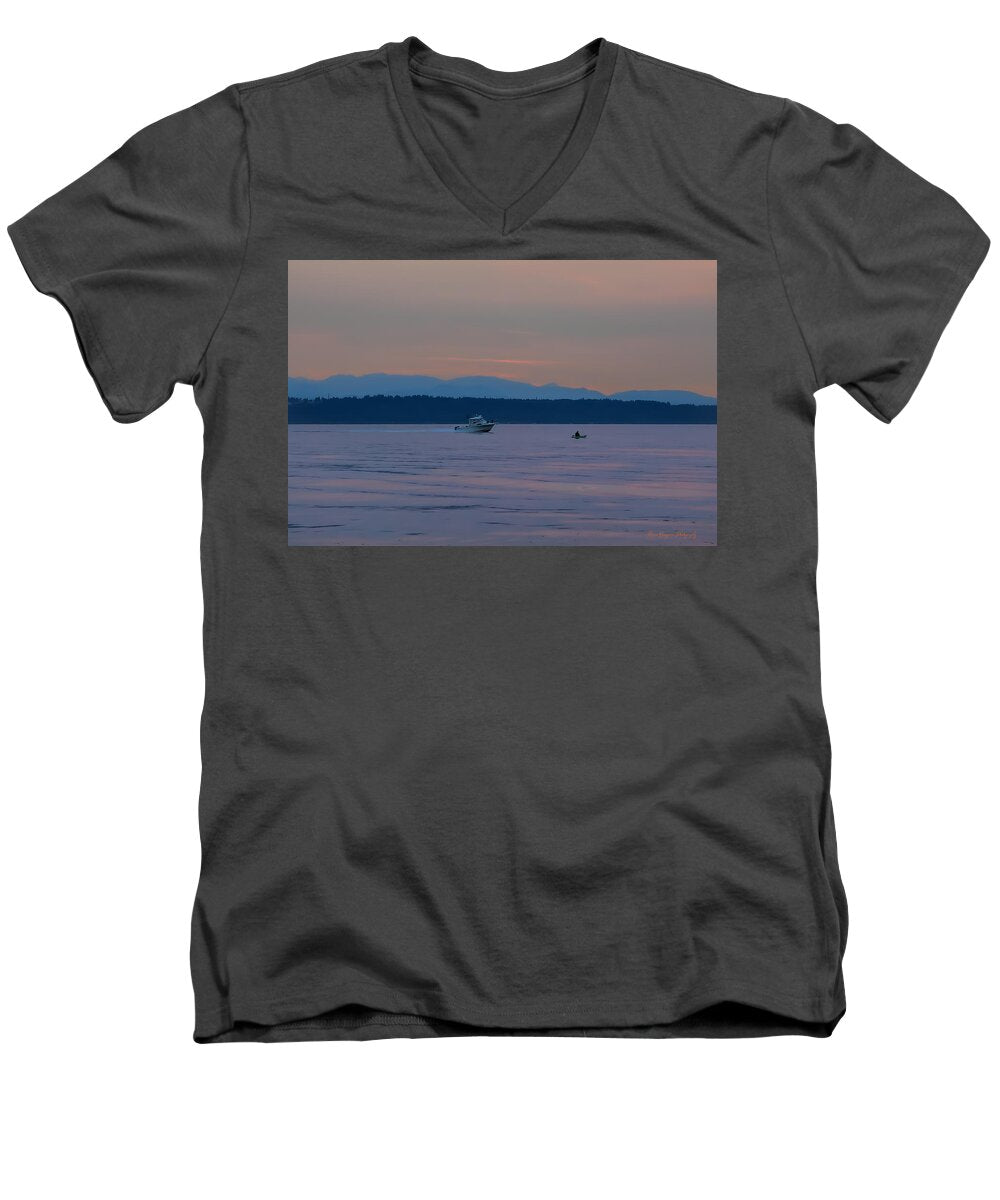 Boating at sunset - Men's V-Neck T-Shirt