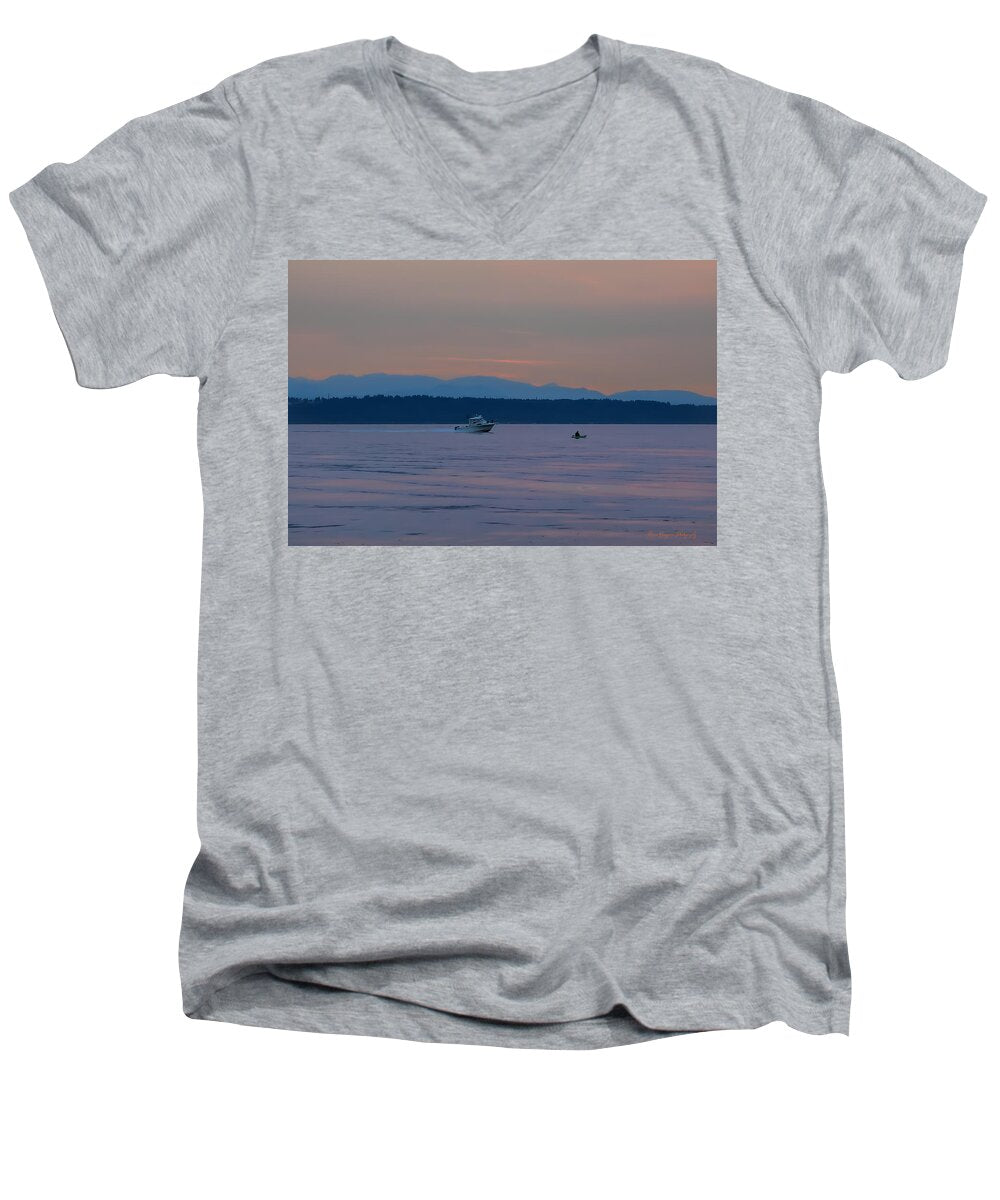 Boating at sunset - Men's V-Neck T-Shirt