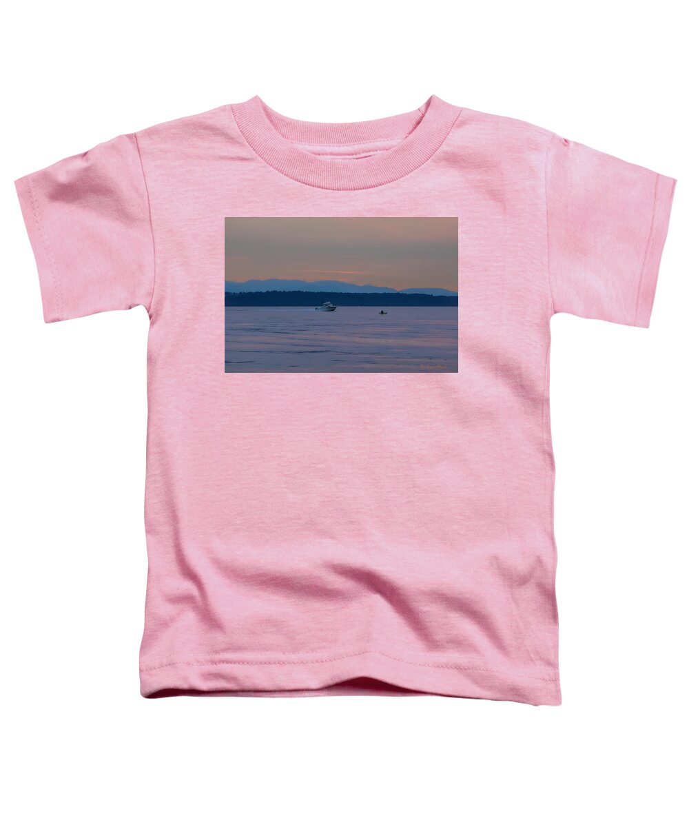 Boating at sunset - Toddler T-Shirt