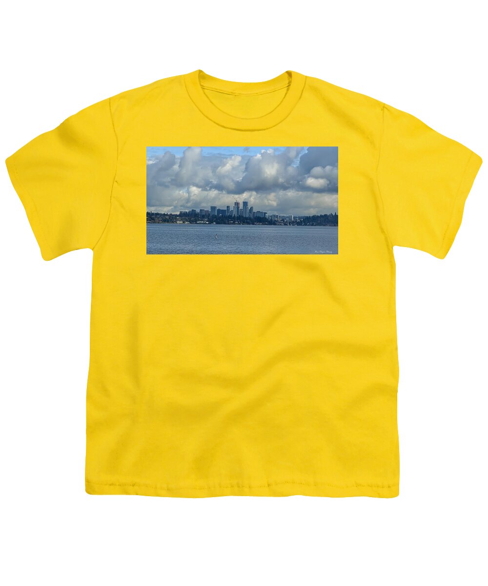 Clouds above the city - Youth T-Shirt