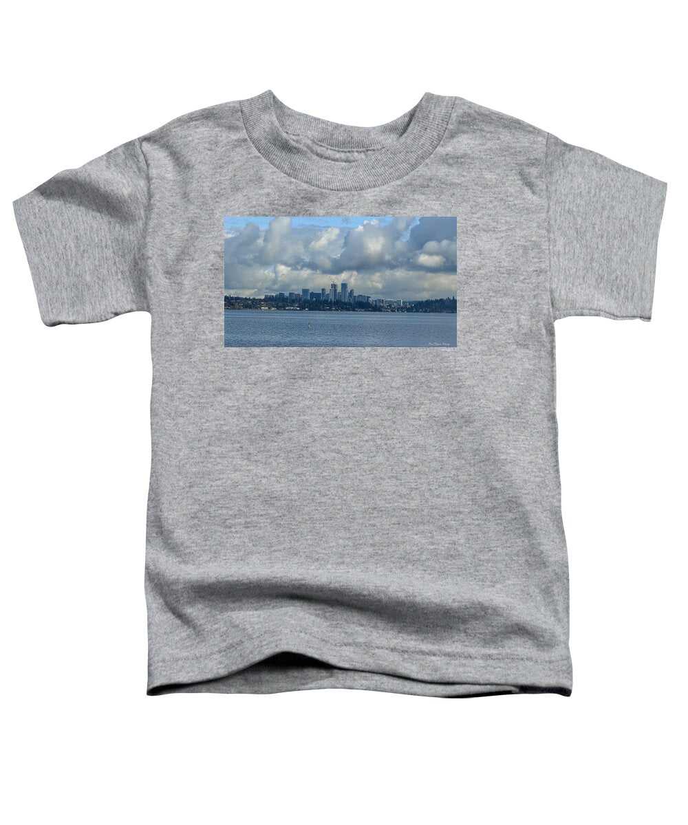 Clouds above the city - Toddler T-Shirt