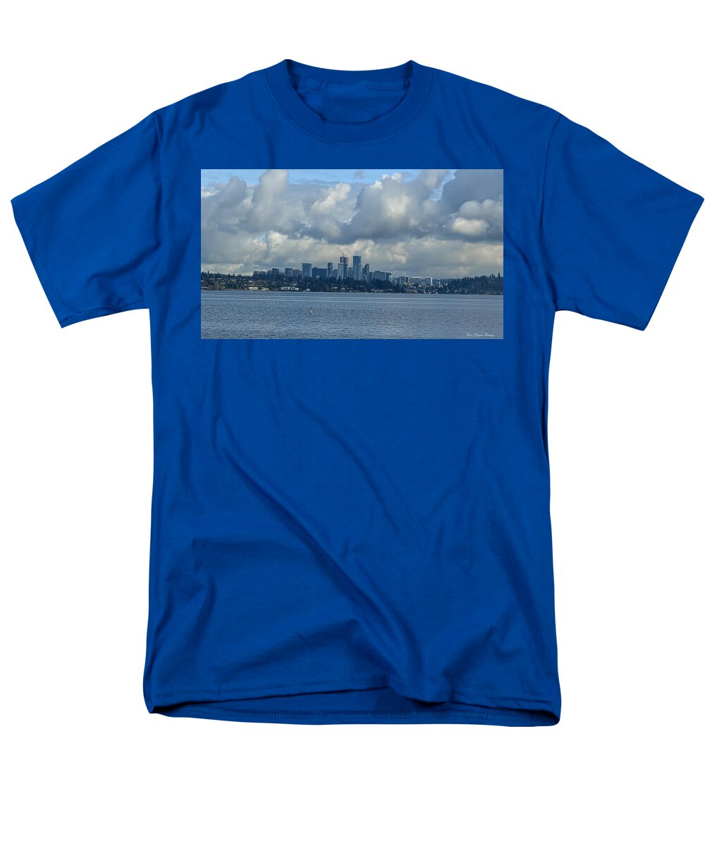 Clouds above the city - Men's T-Shirt (Regular Fit)
