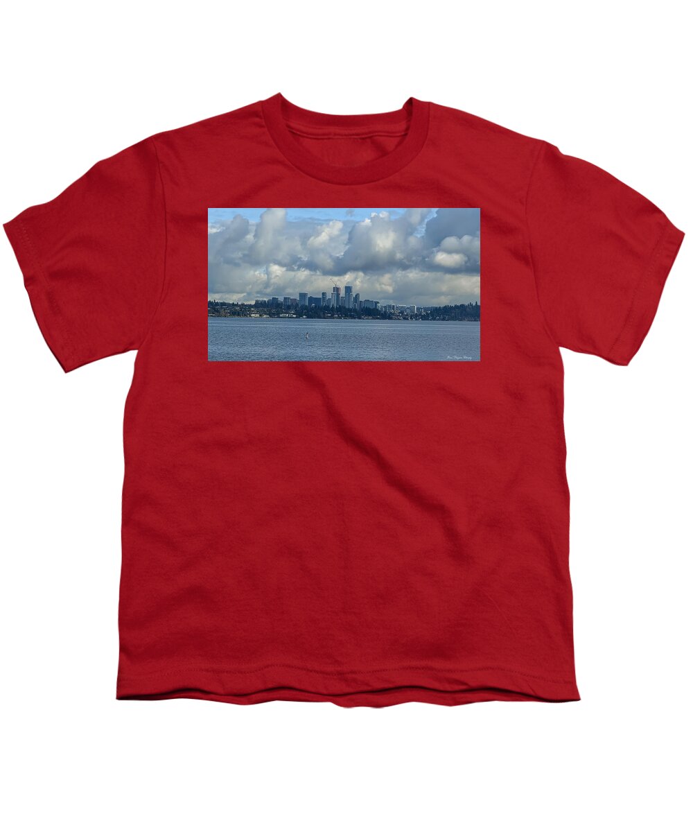 Clouds above the city - Youth T-Shirt