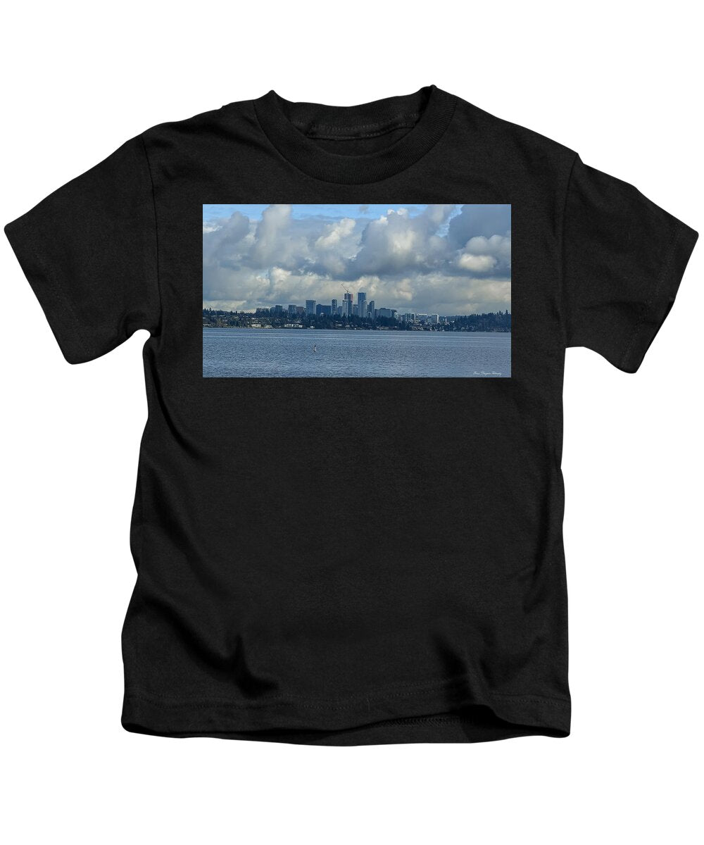 Clouds above the city - Kids T-Shirt
