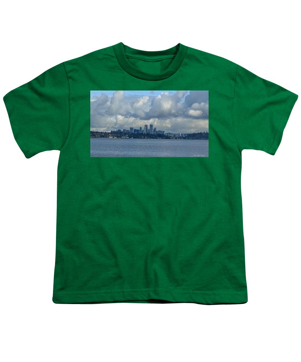 Clouds above the city - Youth T-Shirt