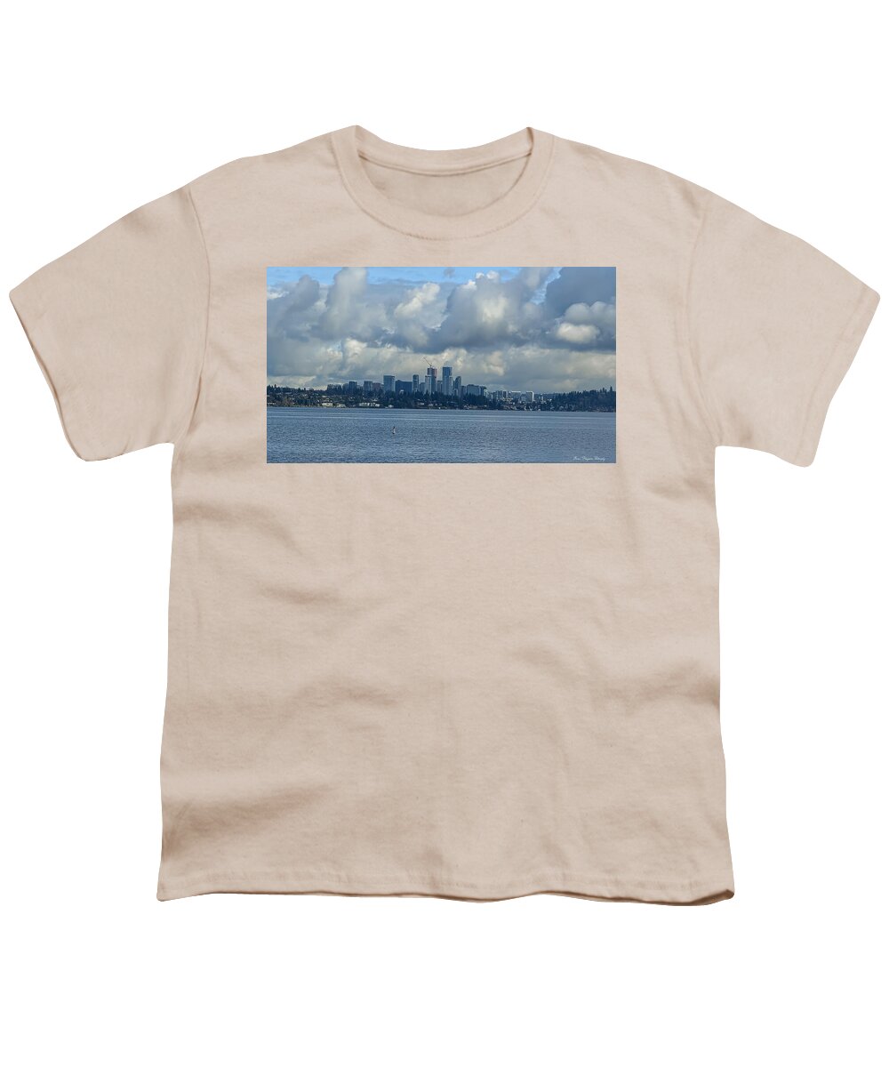 Clouds above the city - Youth T-Shirt