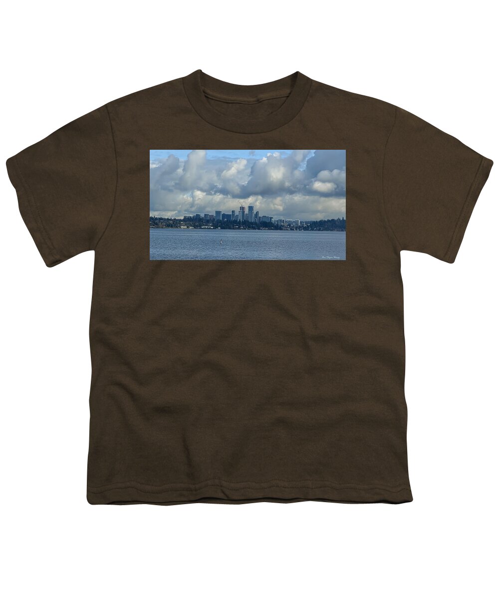 Clouds above the city - Youth T-Shirt