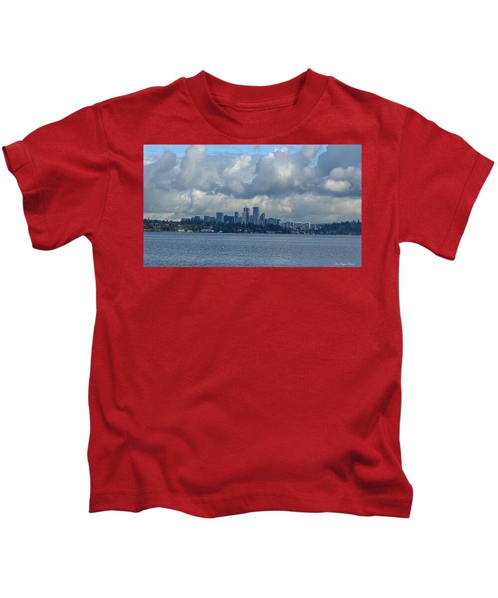 Clouds above the city - Kids T-Shirt
