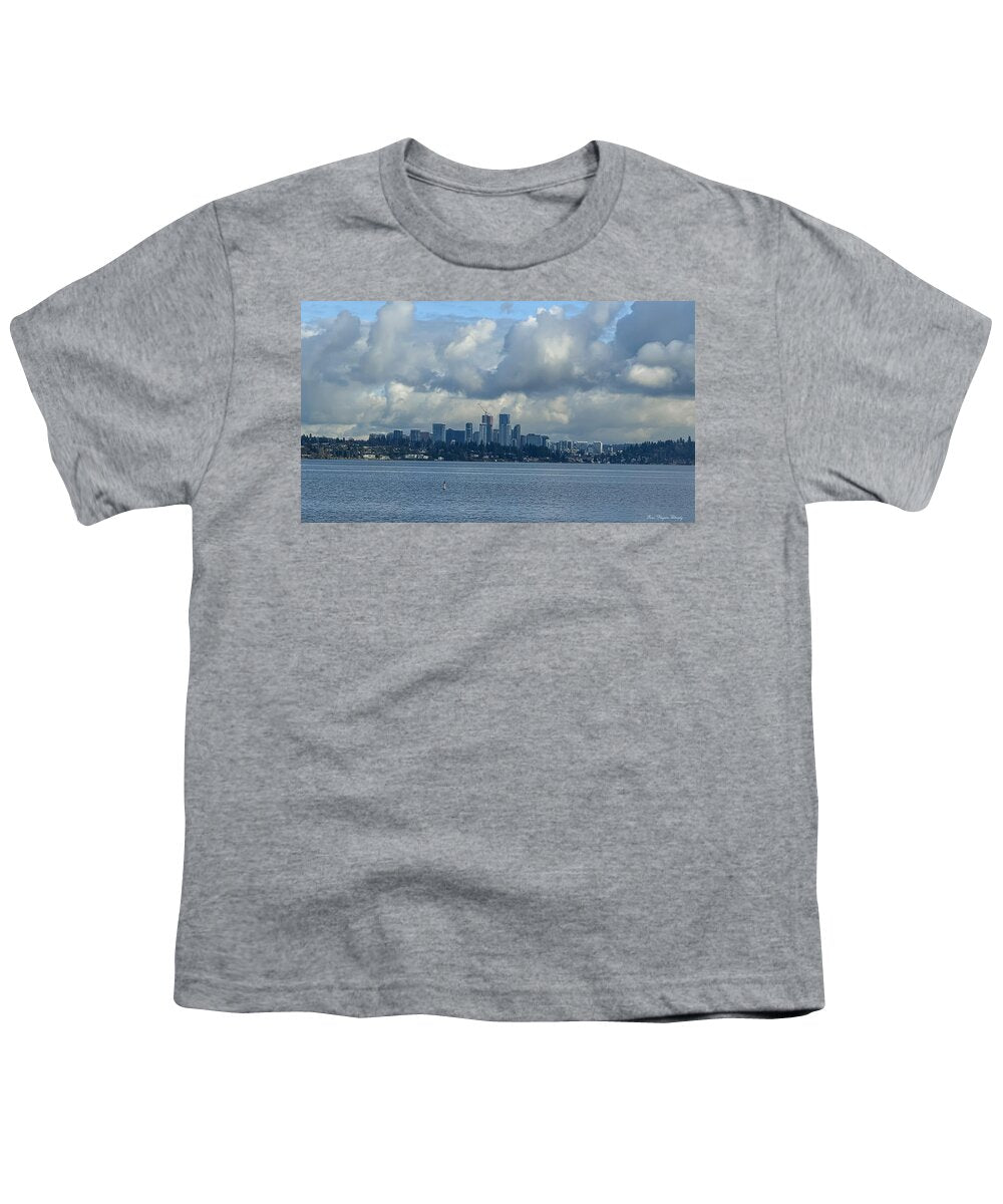 Clouds above the city - Youth T-Shirt