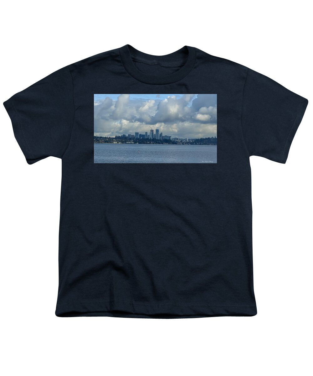 Clouds above the city - Youth T-Shirt