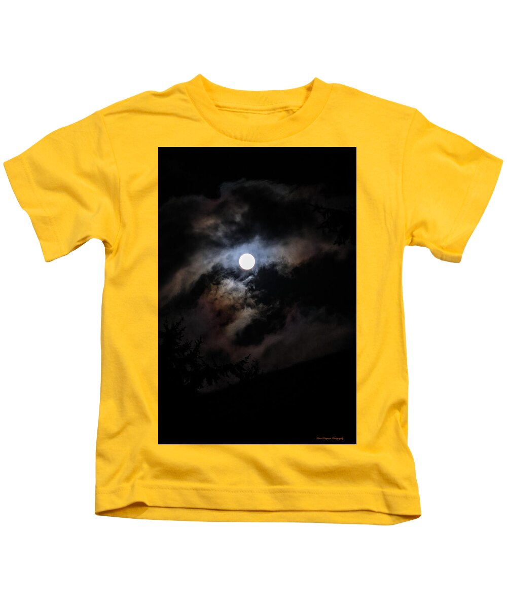Clouds around the moon - Kids T-Shirt