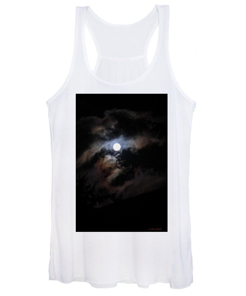 Clouds around the moon - Women's Tank Top
