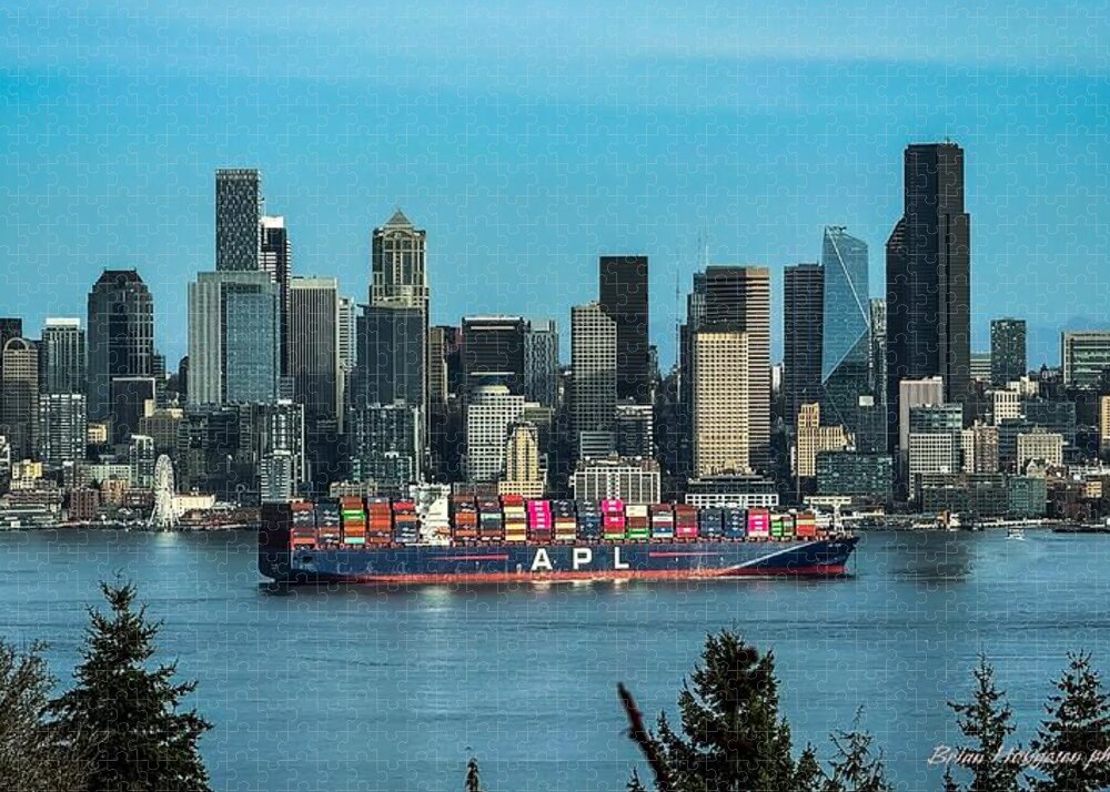 Container ship going into port - Puzzle