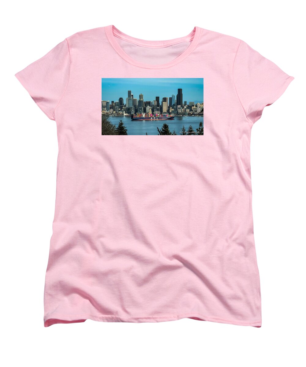 Container ship going into port - Women's T-Shirt (Standard Fit)