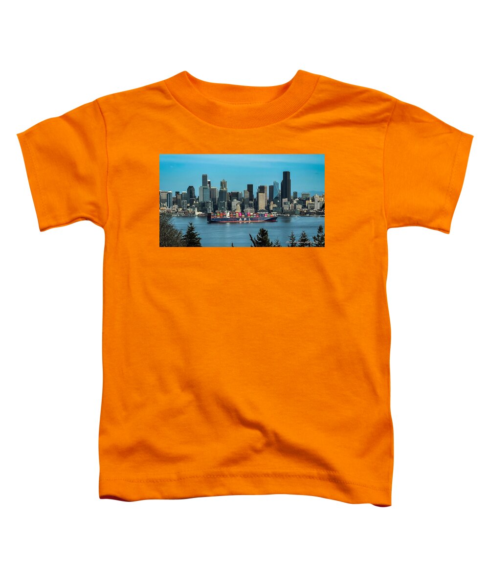 Container ship going into port - Toddler T-Shirt