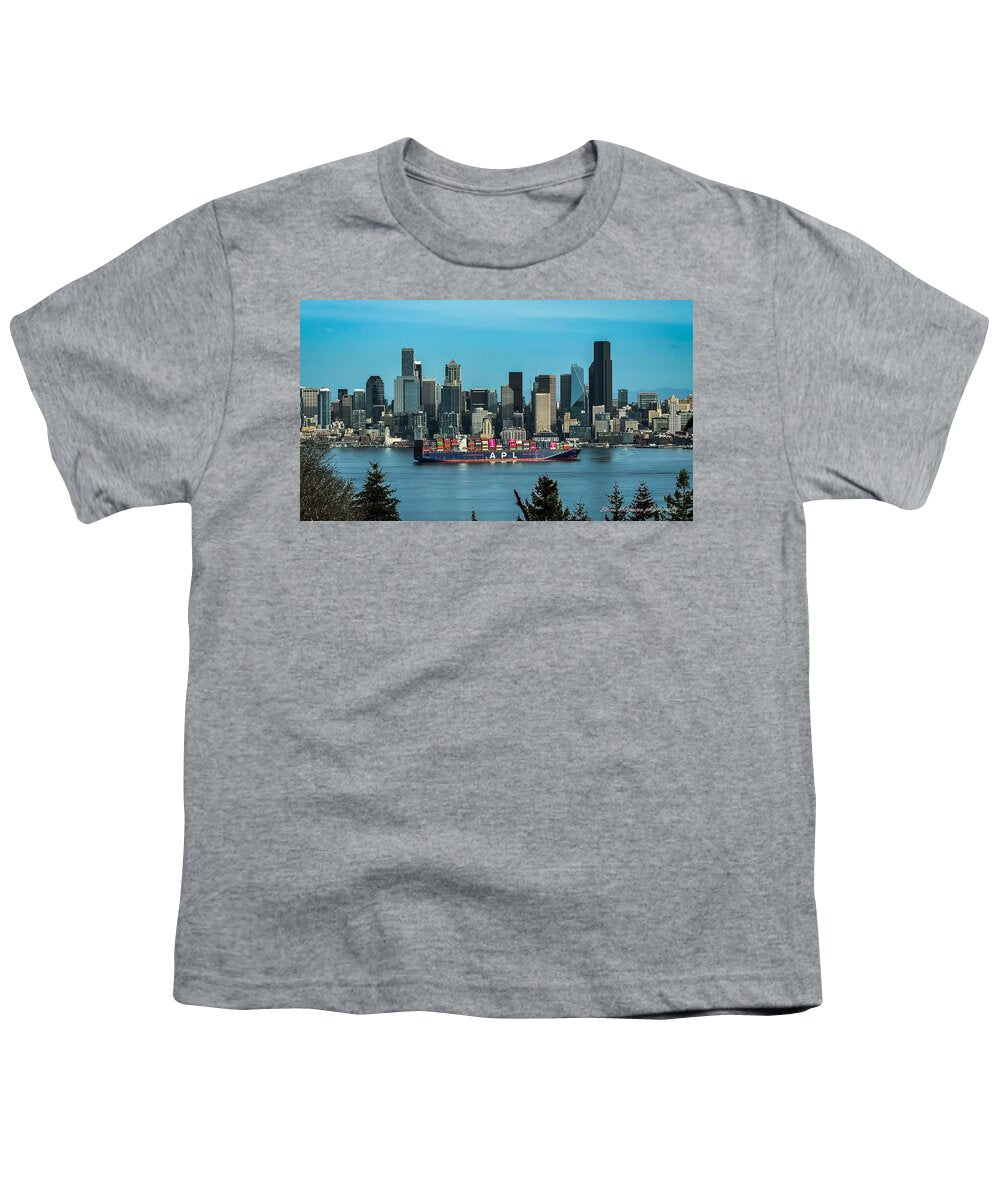 Container ship going into port - Youth T-Shirt