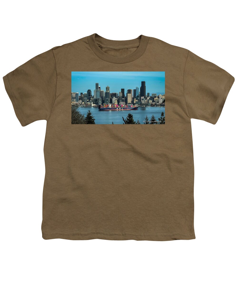 Container ship going into port - Youth T-Shirt