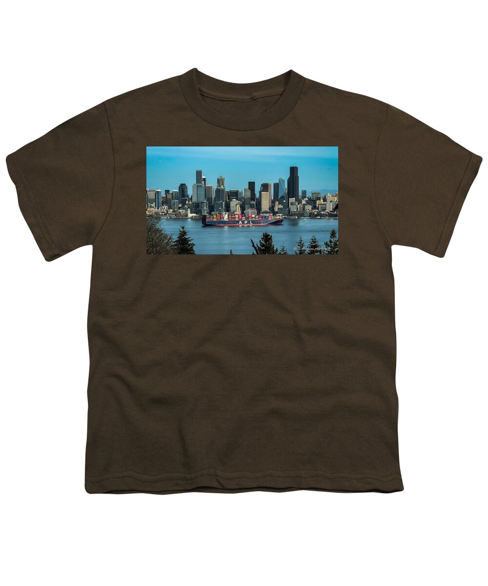 Container ship going into port - Youth T-Shirt