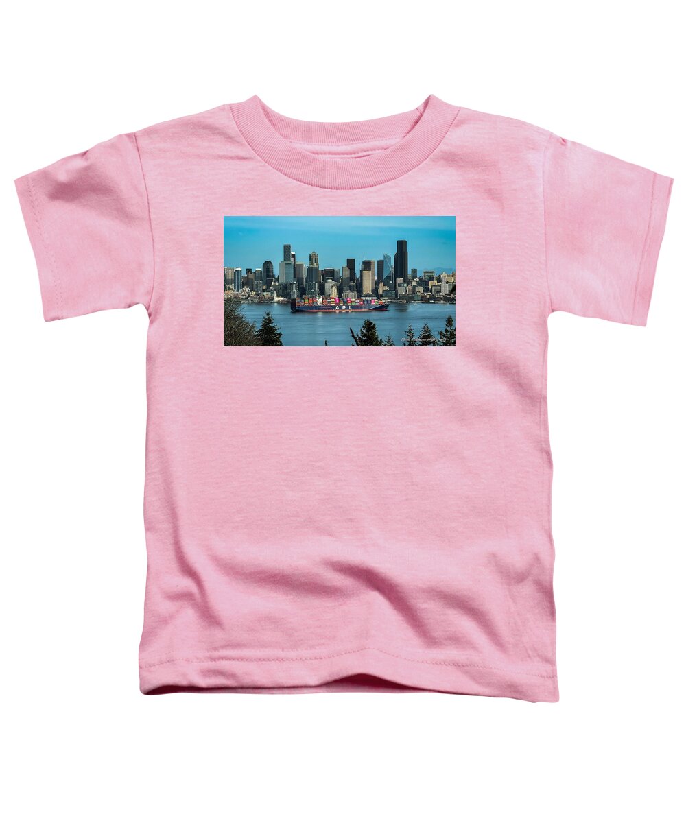 Container ship going into port - Toddler T-Shirt