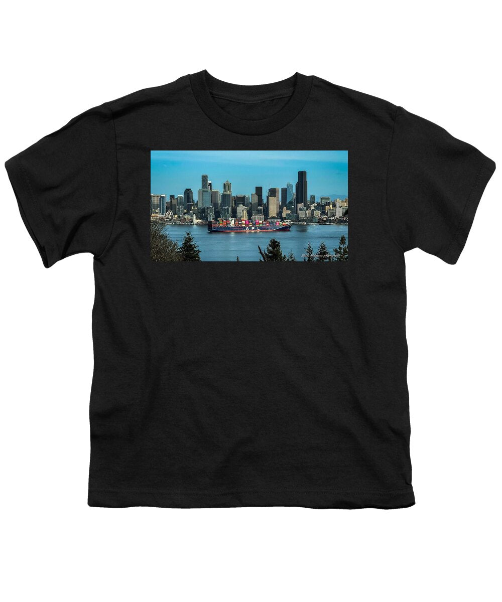 Container ship going into port - Youth T-Shirt
