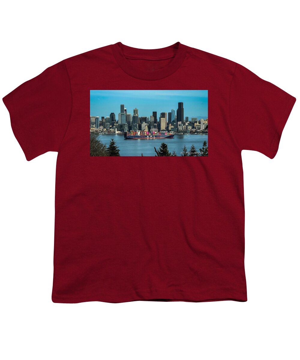 Container ship going into port - Youth T-Shirt