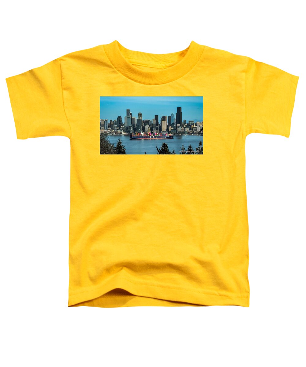 Container ship going into port - Toddler T-Shirt