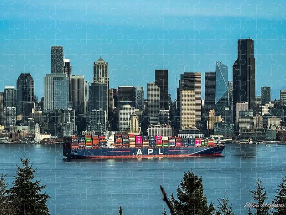 Container ship going into port - Puzzle