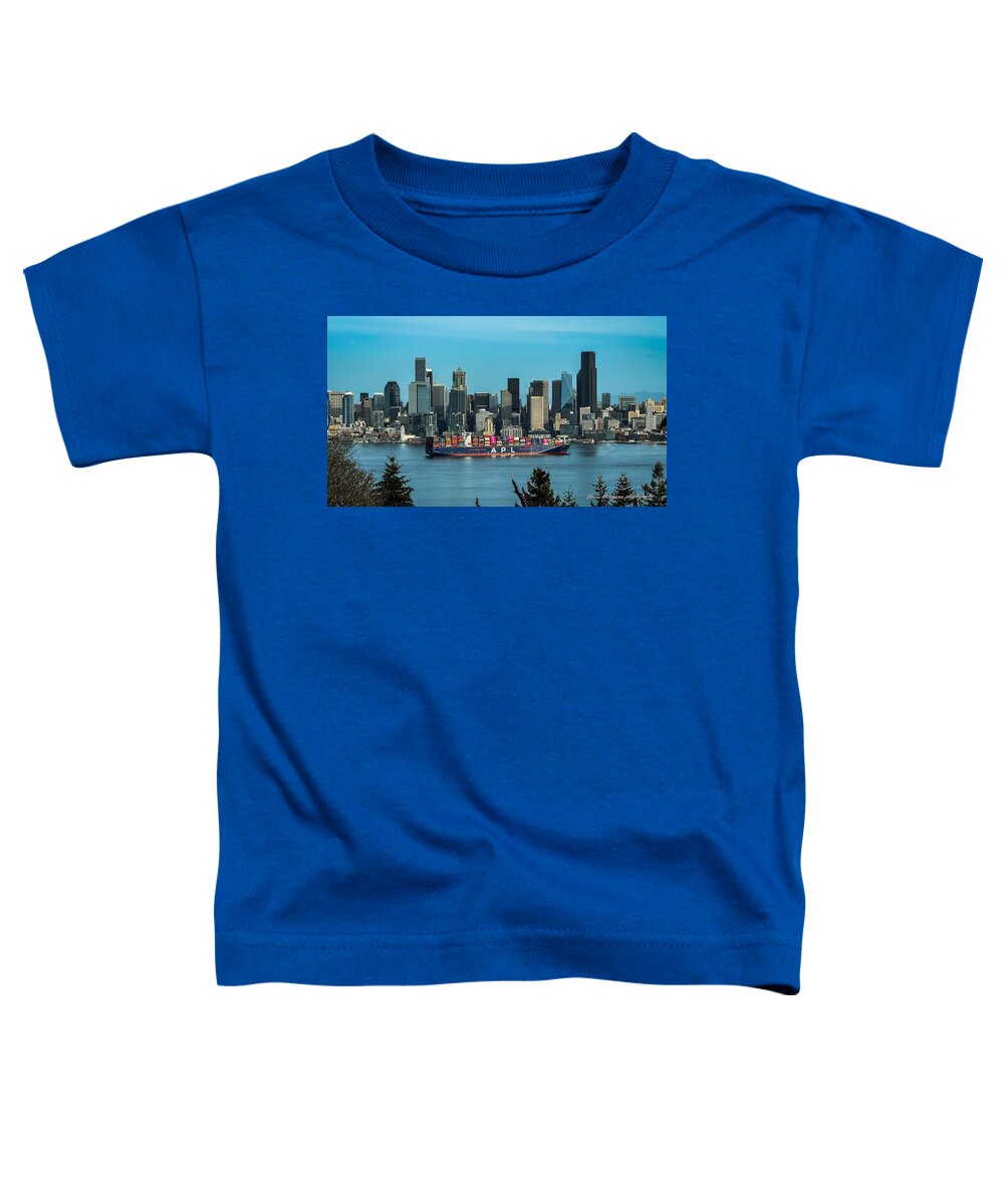 Container ship going into port - Toddler T-Shirt