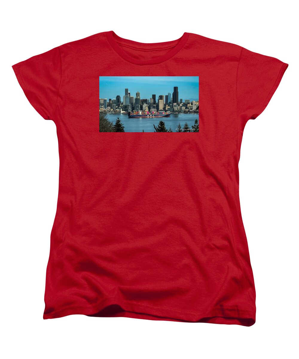 Container ship going into port - Women's T-Shirt (Standard Fit)