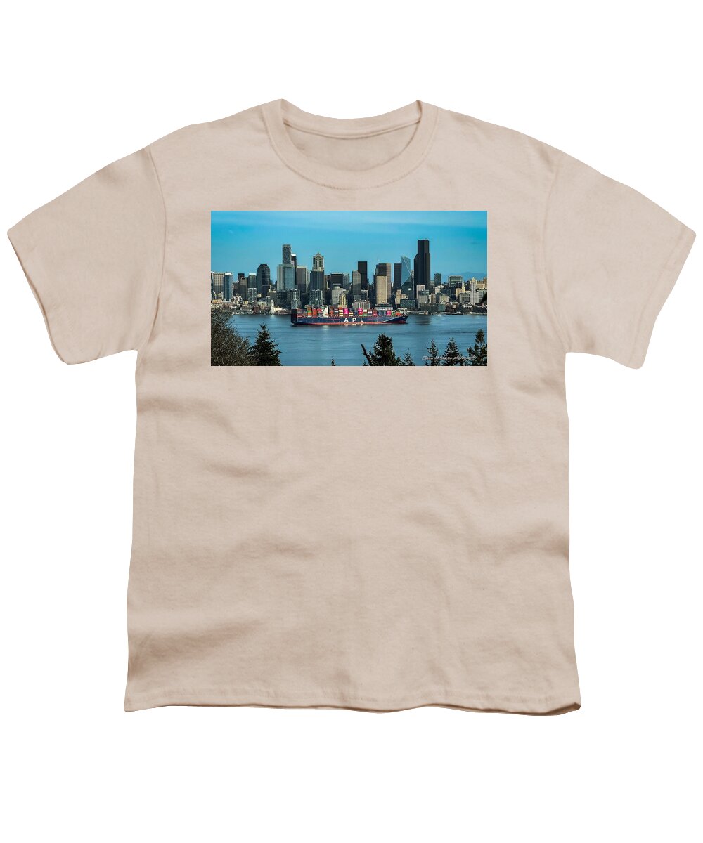 Container ship going into port - Youth T-Shirt