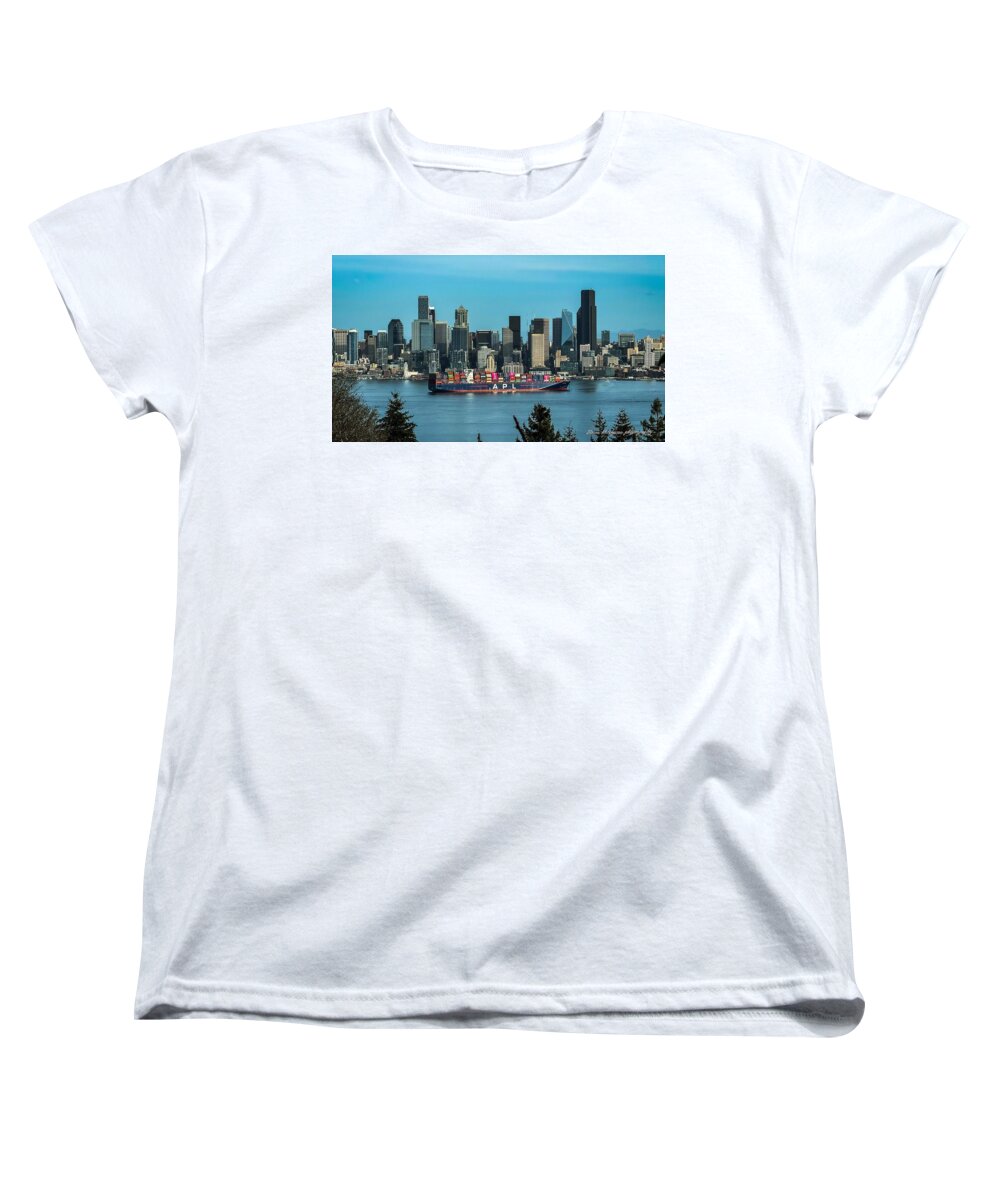 Container ship going into port - Women's T-Shirt (Standard Fit)