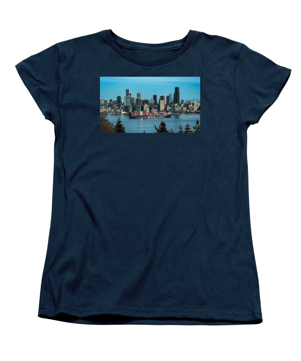 Container ship going into port - Women's T-Shirt (Standard Fit)