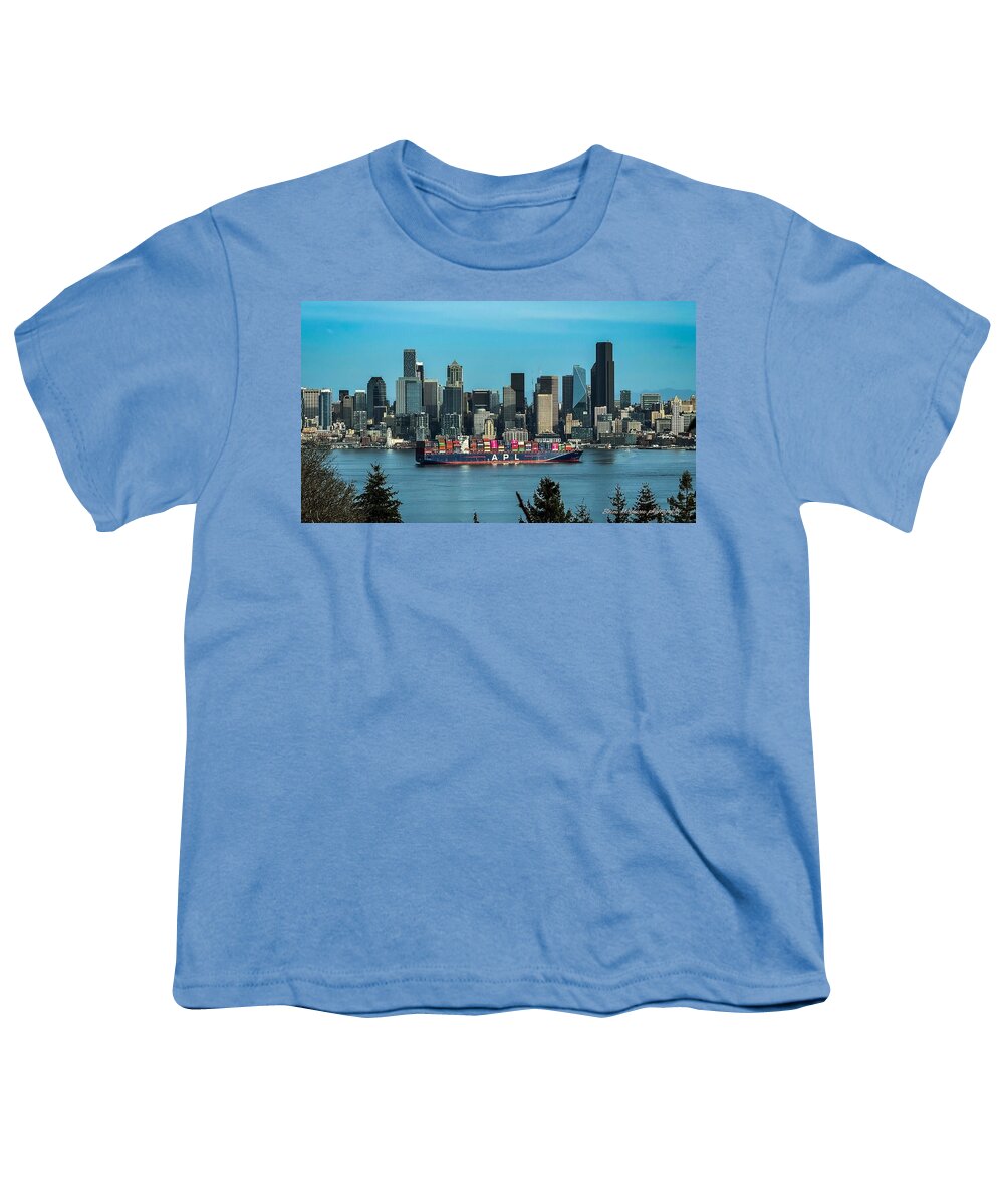 Container ship going into port - Youth T-Shirt