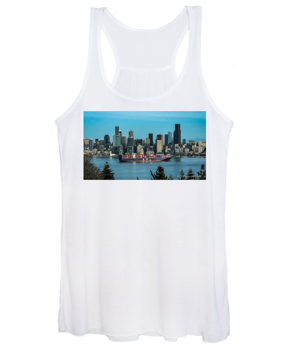 Container ship going into port - Women's Tank Top