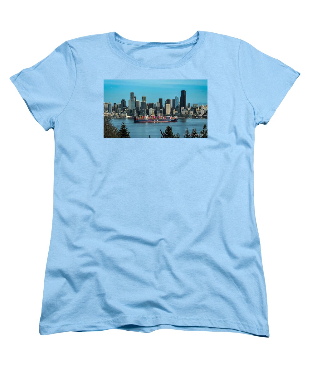 Container ship going into port - Women's T-Shirt (Standard Fit)