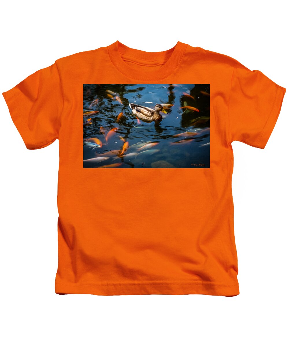 Duck with the koi - Kids T-Shirt