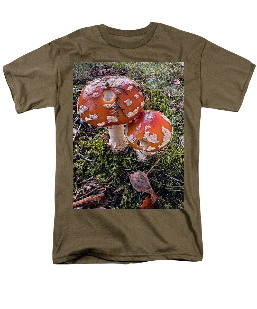 Mushrooms - Men's T-Shirt (Regular Fit)