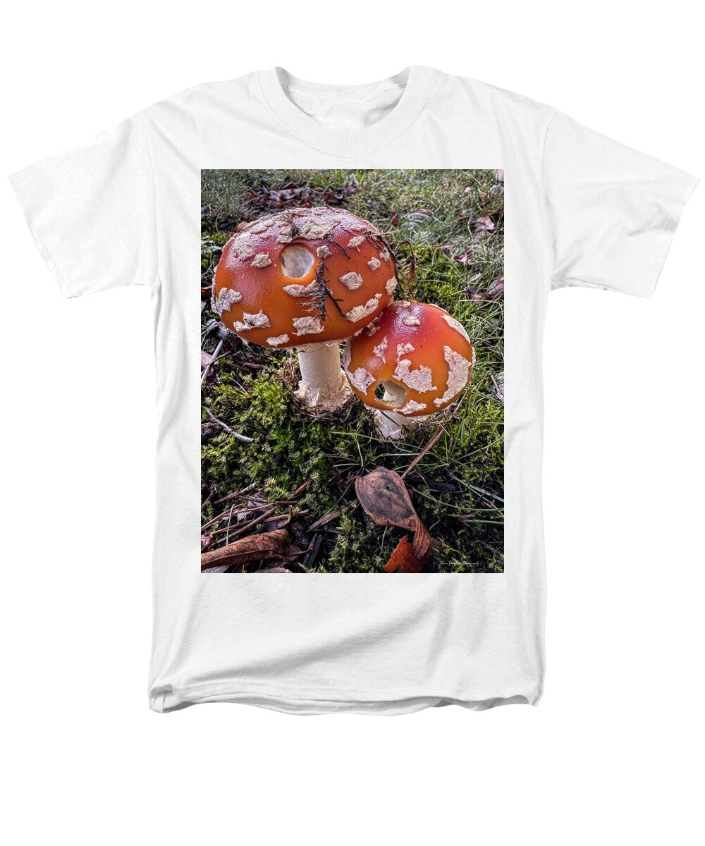 Mushrooms - Men's T-Shirt (Regular Fit)