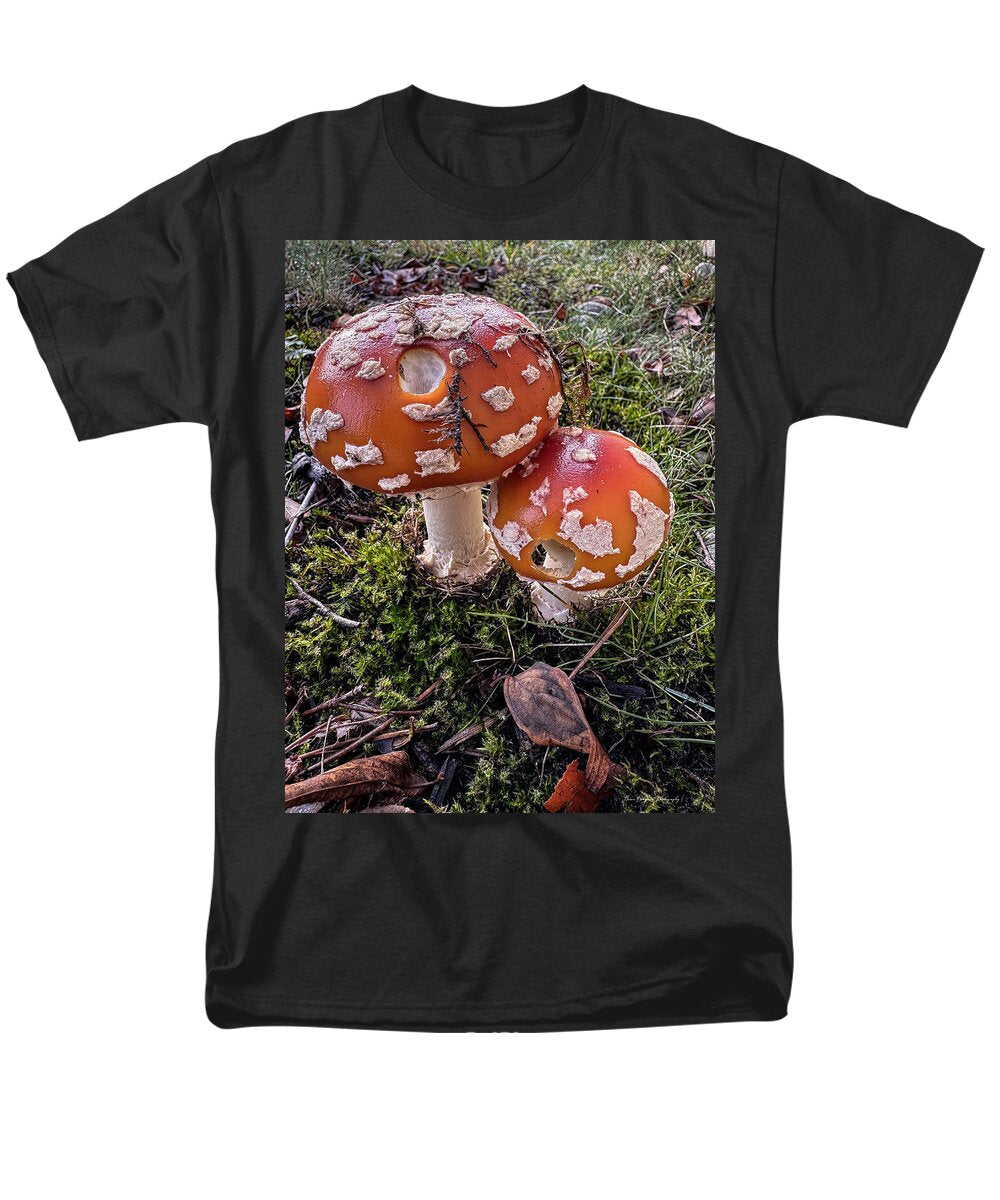 Mushrooms - Men's T-Shirt (Regular Fit)