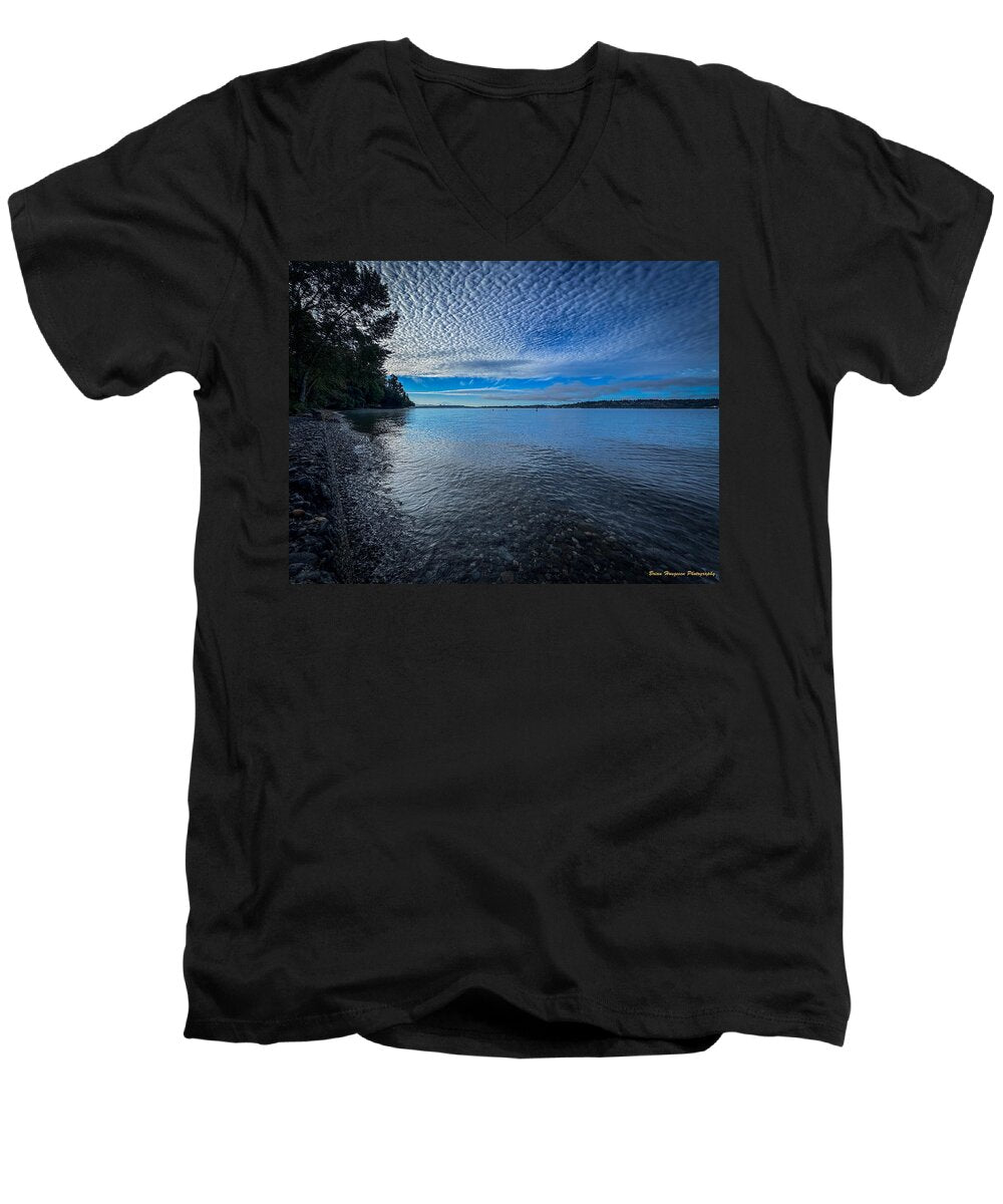 Reflection of the clouds - Men's V-Neck T-Shirt