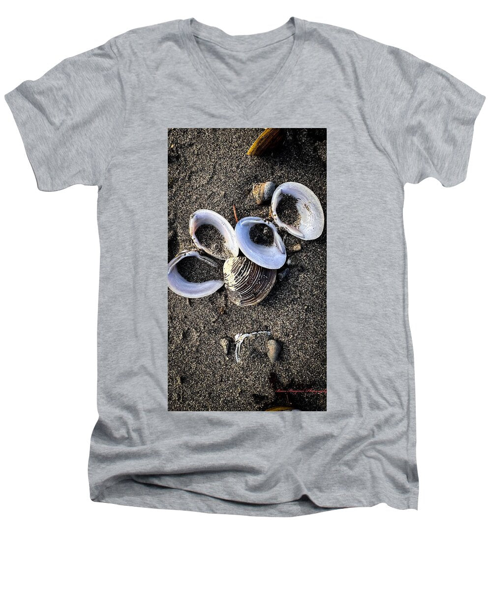 Seashells 6 - Men's V-Neck T-Shirt